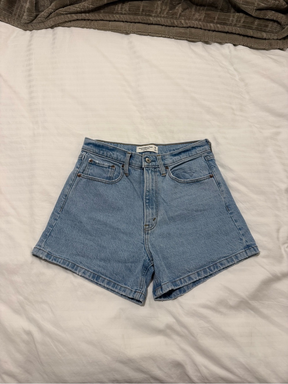 Abercrombie & Fitch Light Blue 4” Mom Shorts - High Rise